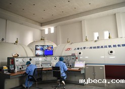 A photo taken in February 2020 shows Sinopharm's Dongfeng General Hospital using hyperbaric oxygen therapy to treat COVID-19 patients.